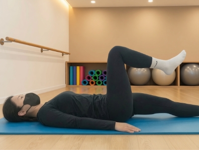 척추 재활치료중인 사람